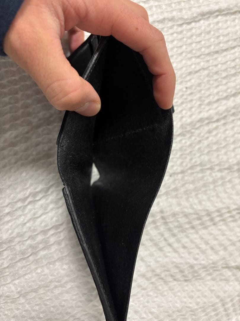 カガリユウスケ　二つ折り財布 [黒い壁] / mw06-bk