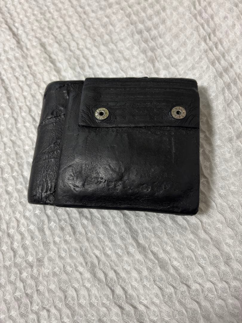 カガリユウスケ　二つ折り財布 [黒い壁] / mw06-bk