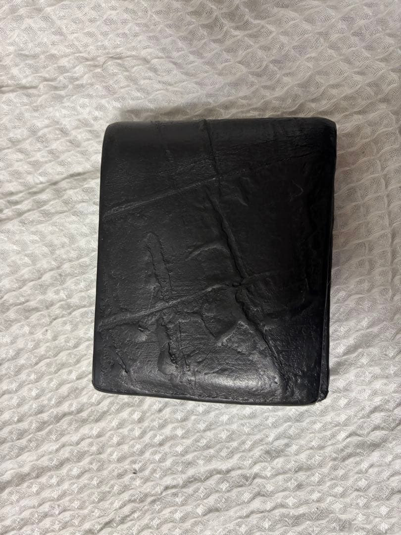 カガリユウスケ　二つ折り財布 [黒い壁] / mw06-bk