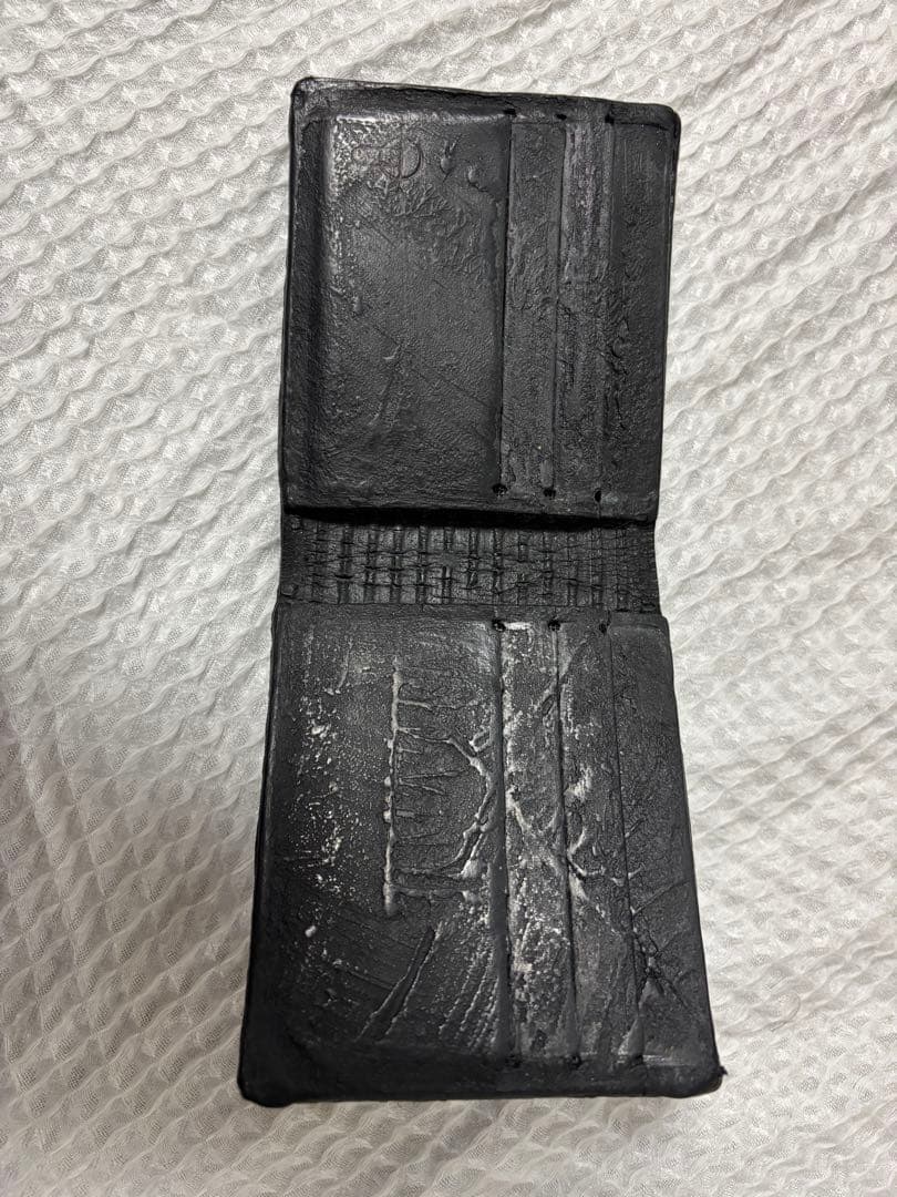 カガリユウスケ　二つ折り財布 [黒い壁] / mw06-bk