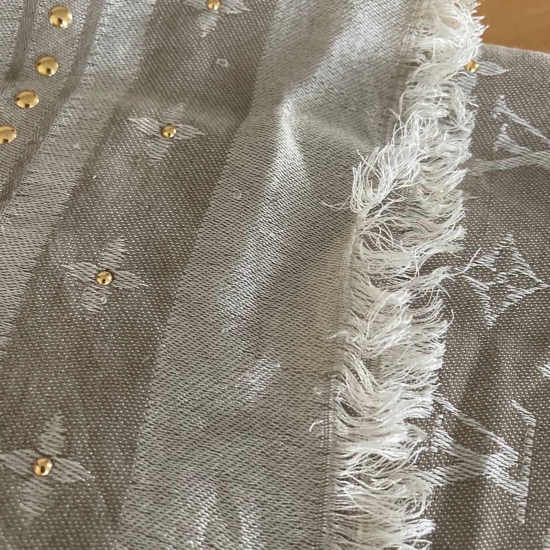 Louis Vuittonルイヴィトン　大判ストールスタッズショール　ベージュ