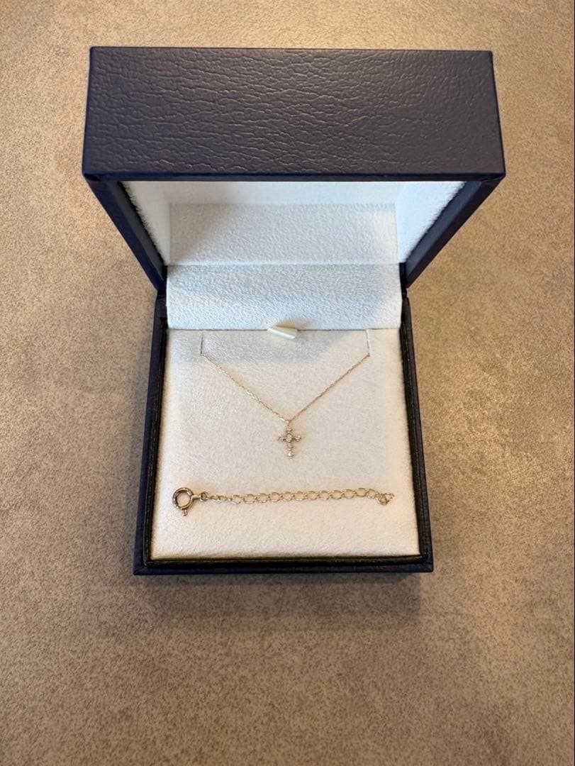 AHKAH シェリー クロス ネックレス　ダイヤモンド　Ｋ１８　アジャスター付