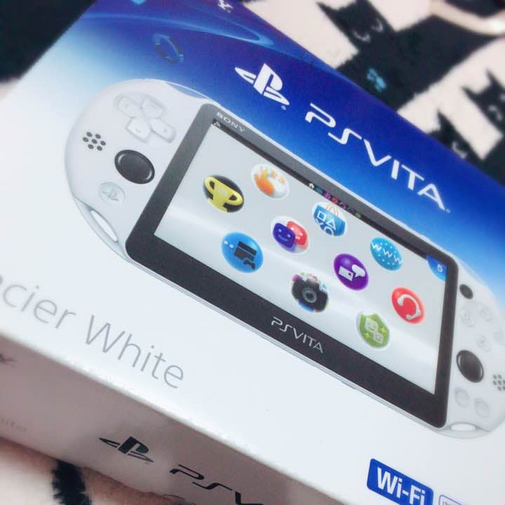 PS VITA 2000 本体