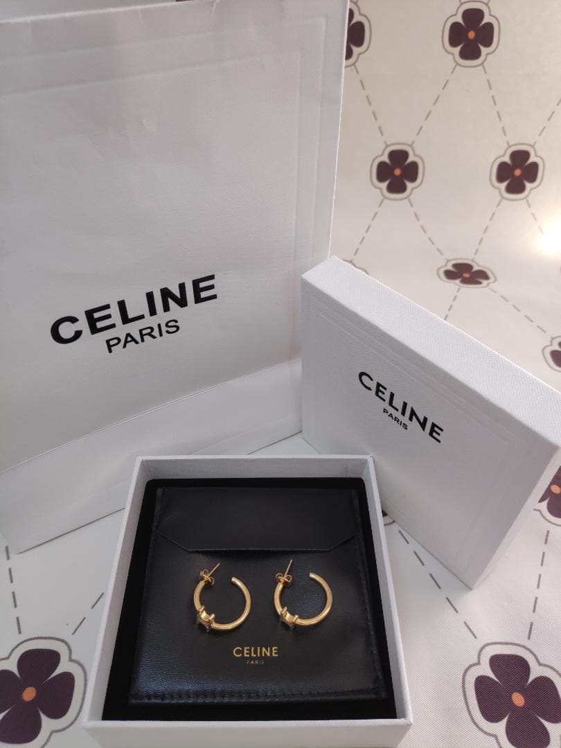 トリオンフ アシンメトリックフープ ピアス　 金色