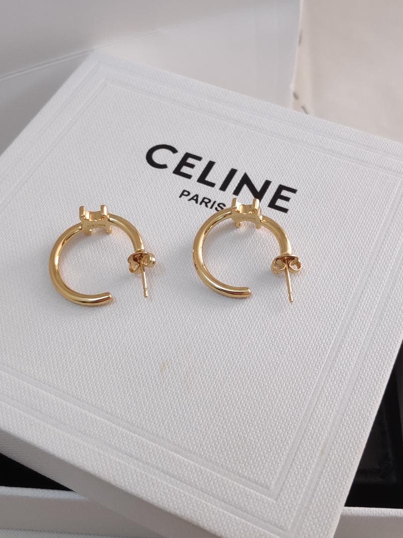 トリオンフ アシンメトリックフープ ピアス　 金色