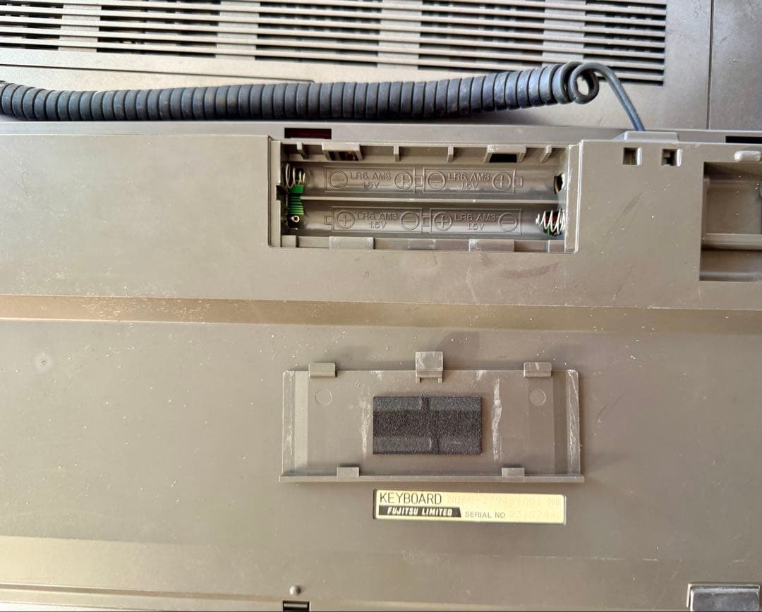 あ*い様 富士通　FUJITSU FM77AV-2 キーボード付き　通電確認ジャ