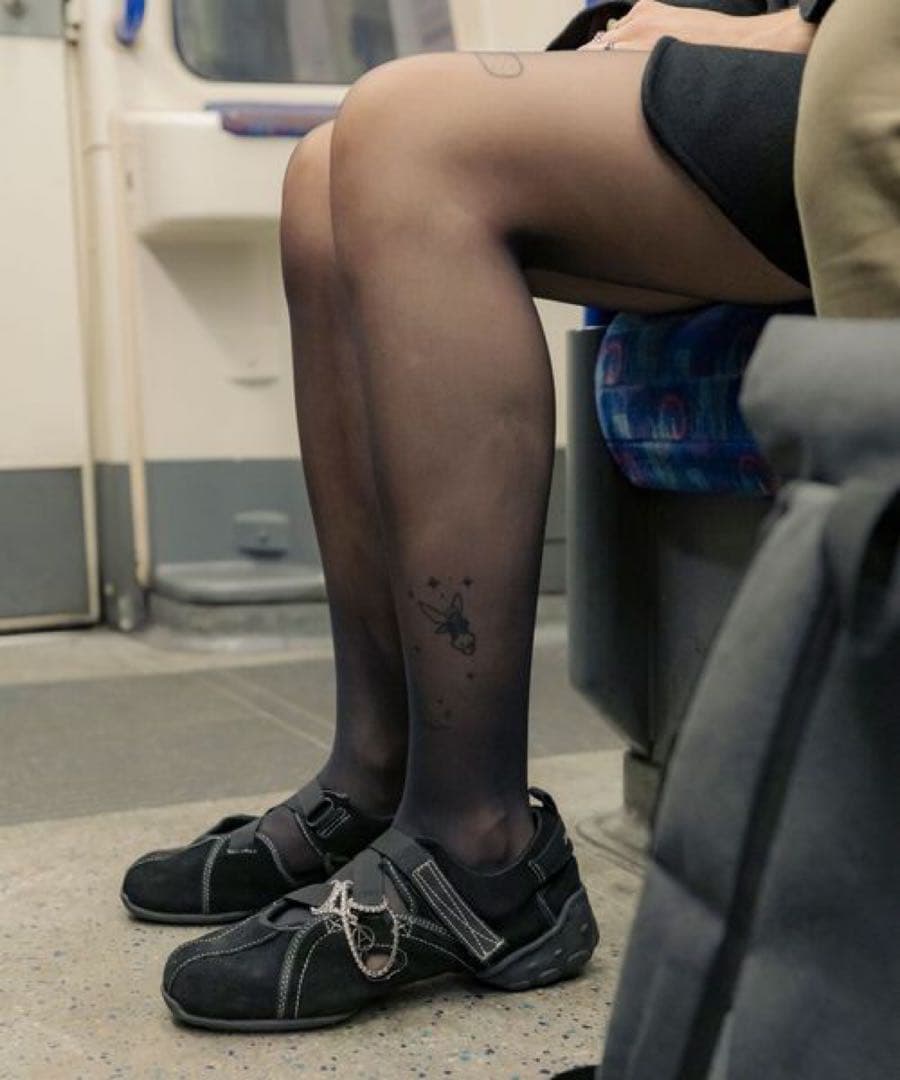 Foundry Mews スウェードシューズ チャーム付き