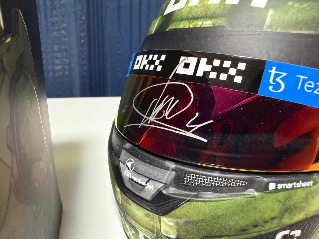 F1 ランド・ノリス 選手 直筆サイン入り1/2ヘルメット