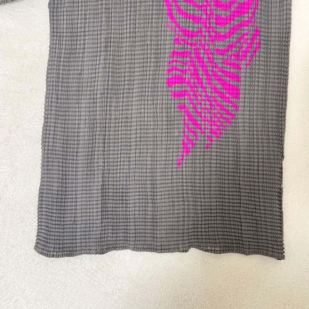 美品✨ISSEY MIYAKE プリーツ　長袖　ハイネック　グレー　柄入り