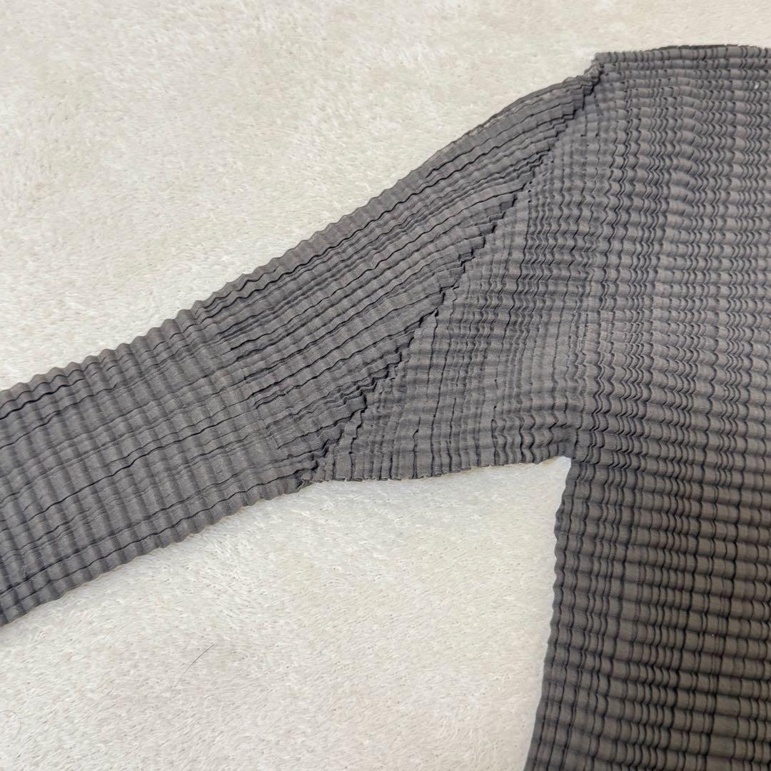 美品✨ISSEY MIYAKE プリーツ　長袖　ハイネック　グレー　柄入り
