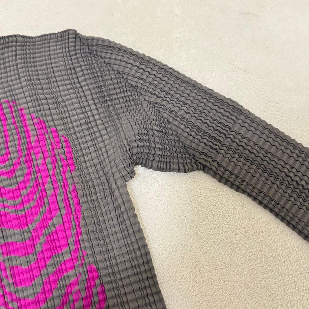 美品✨ISSEY MIYAKE プリーツ　長袖　ハイネック　グレー　柄入り