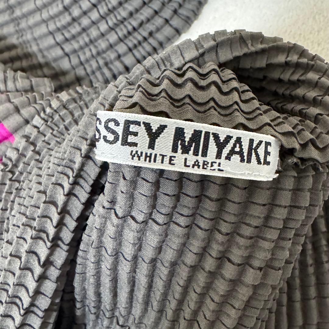 美品✨ISSEY MIYAKE プリーツ　長袖　ハイネック　グレー　柄入り
