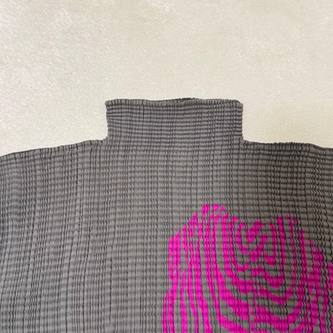 美品✨ISSEY MIYAKE プリーツ　長袖　ハイネック　グレー　柄入り