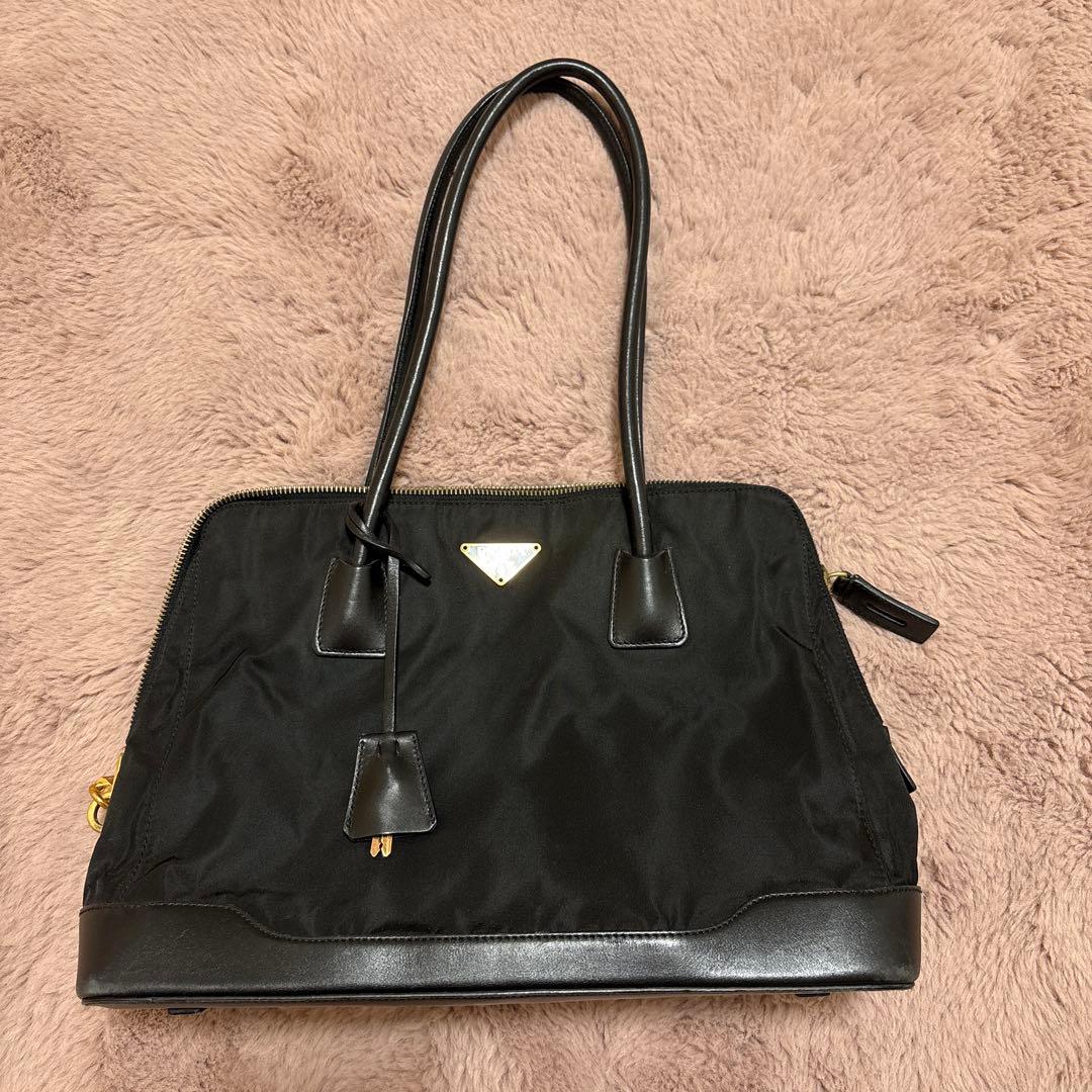 プラダ　バック