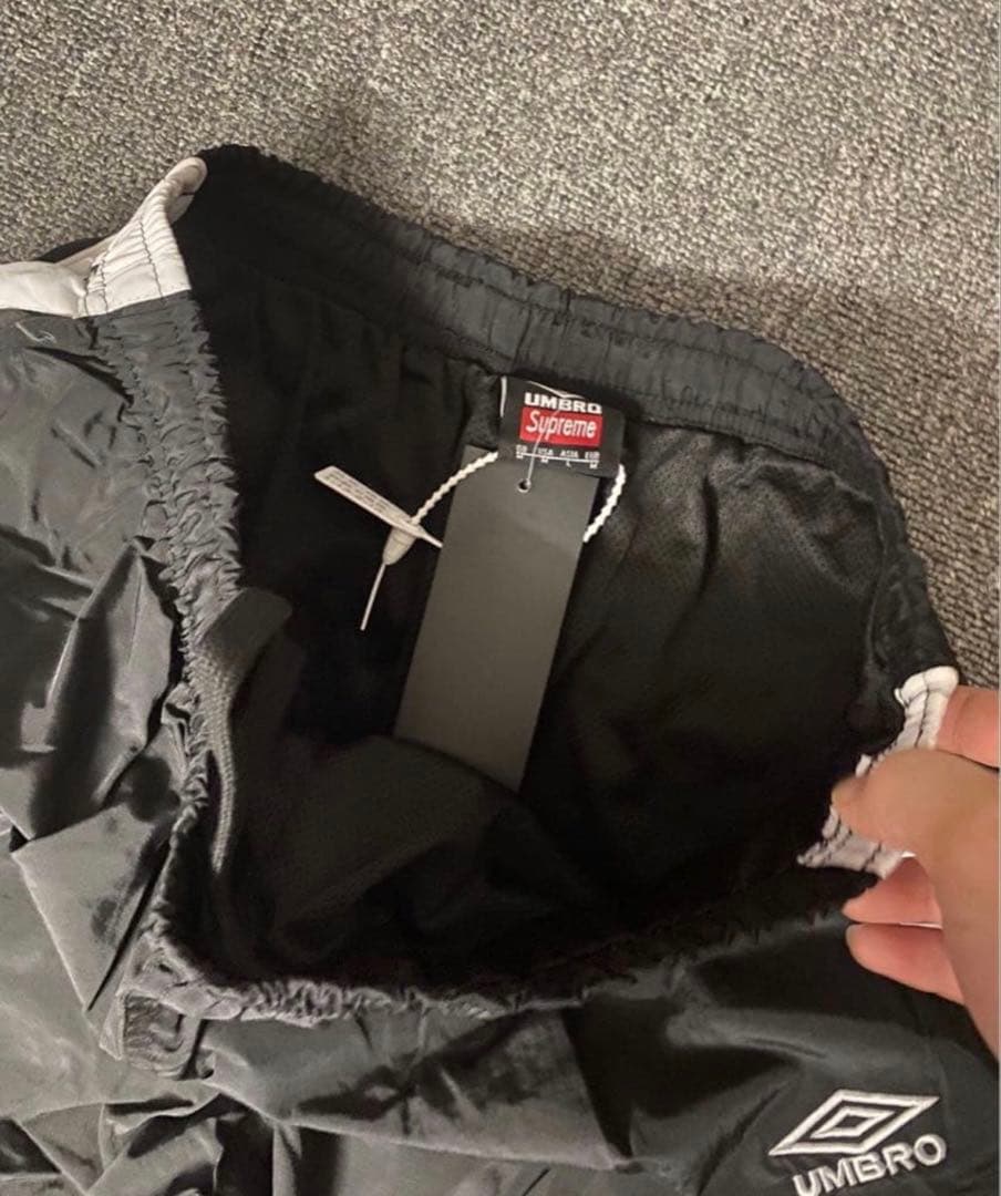 早い者勝ち Supreme × umbro トラックパンツ SS22