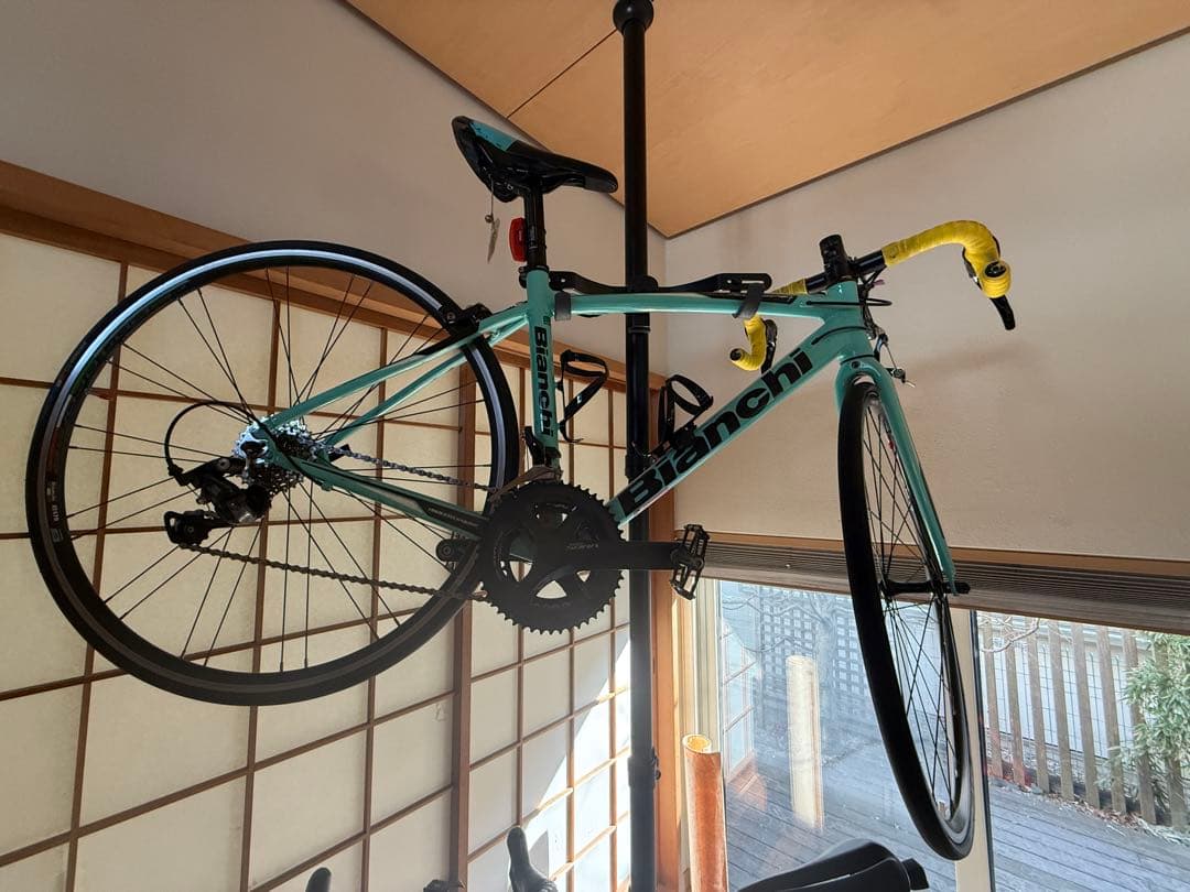 Bianchi ロードバイク via nirone7 sora アクセサリー付き