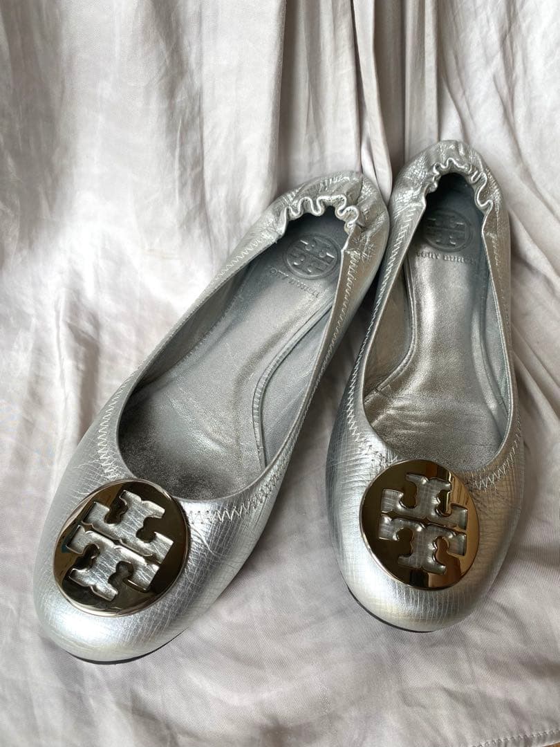 トリーバーチ フラットシューズ　シルバー