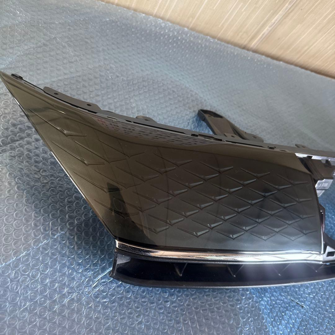 ア*ラ様 60 後期 ハリアーハイブリッド 純正フロント グリル 53114-4