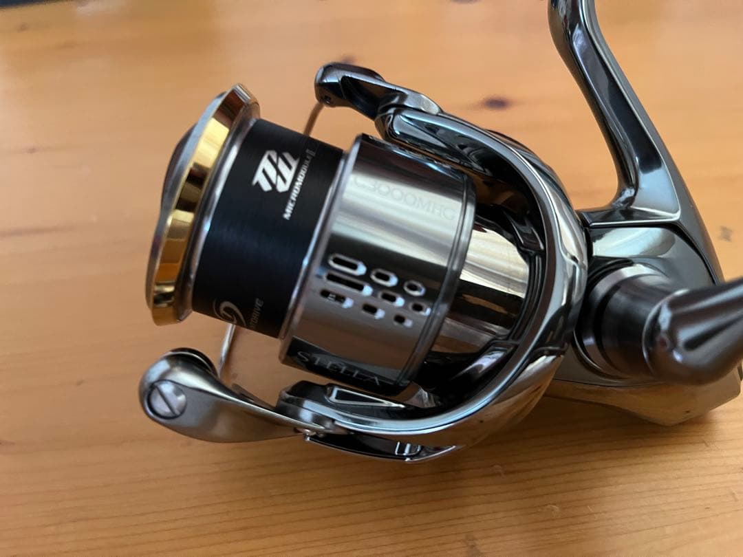 シマノ 18ステラ　STELLA C3000MHG リブレハンドルノブ付き