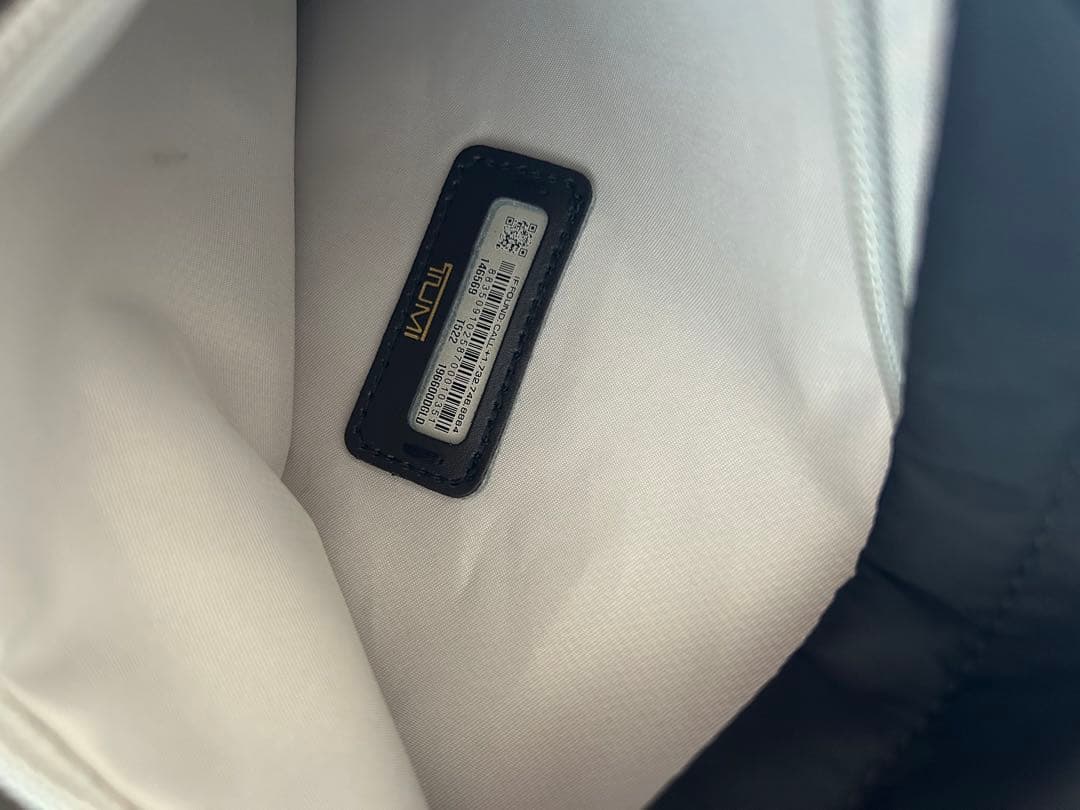 お値引き中　美品　TUMI セリーナ ゴールドジッパー　タグあり