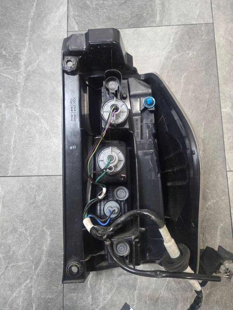 LA600S 　ダイハツ　タント　カスタム　テールランプ　助手席