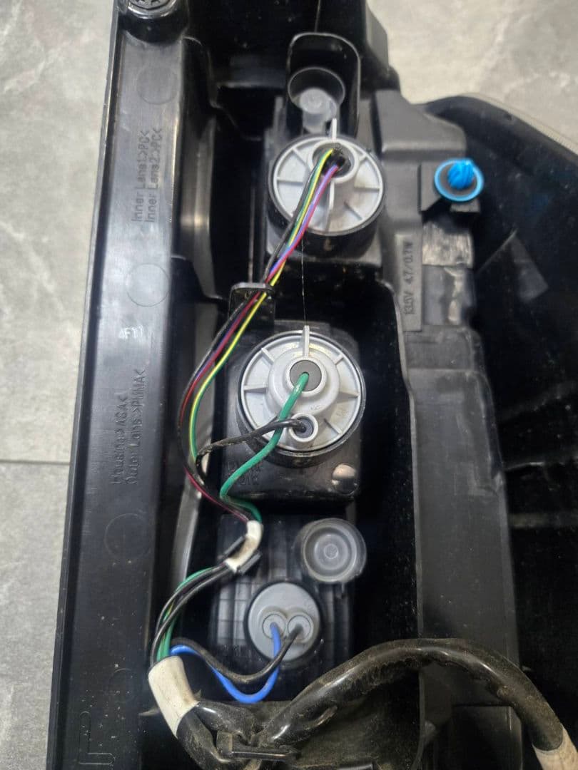 LA600S 　ダイハツ　タント　カスタム　テールランプ　助手席