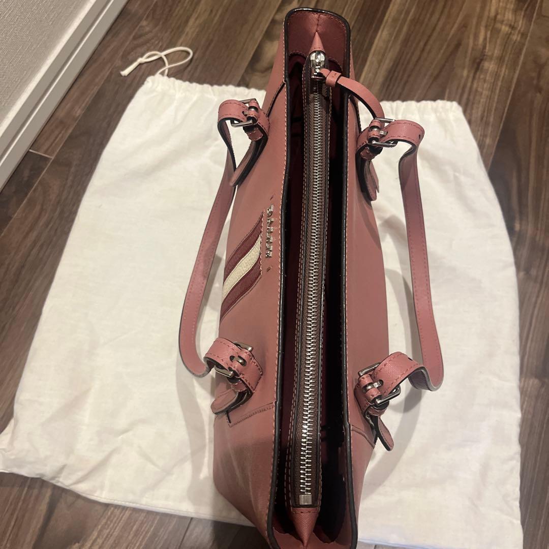 BALLY ピンク レザー ビジネスバッグ