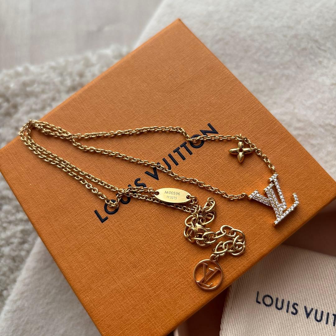 Louis Vuitton ネックレス ロゴチャーム付き