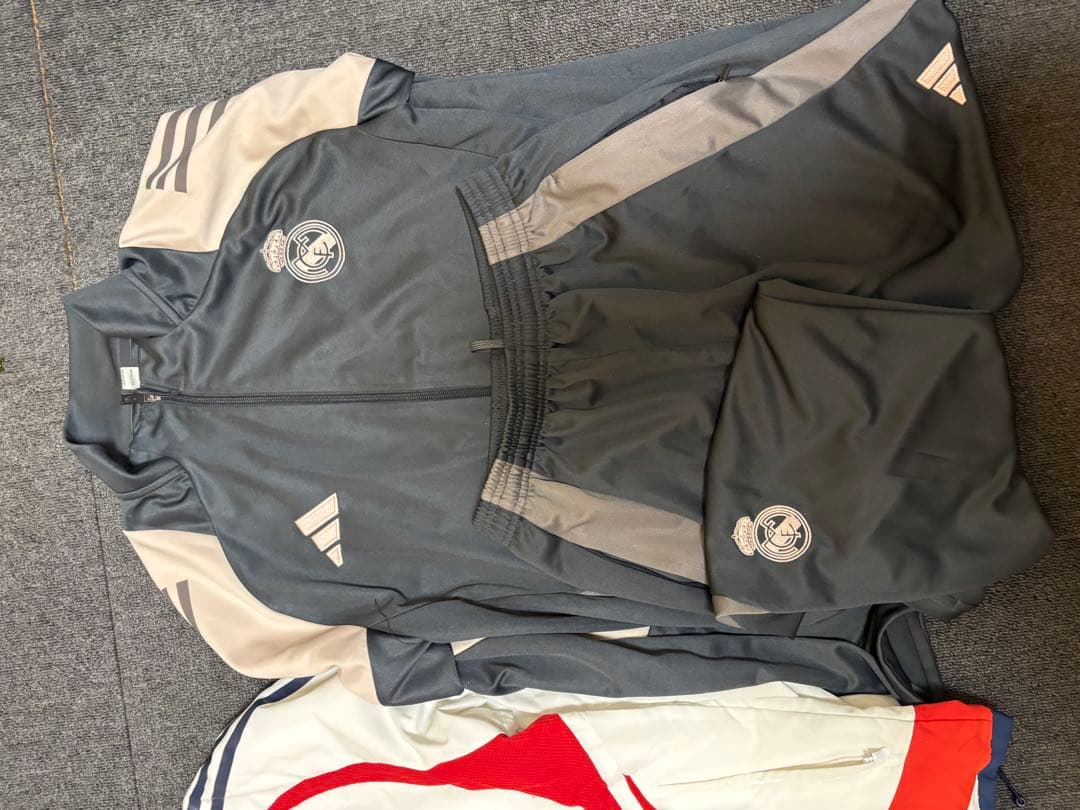 バルセロナ ユニ レアルマドリード　ジャージ〔上下あり〕 バイエルン　ウェア