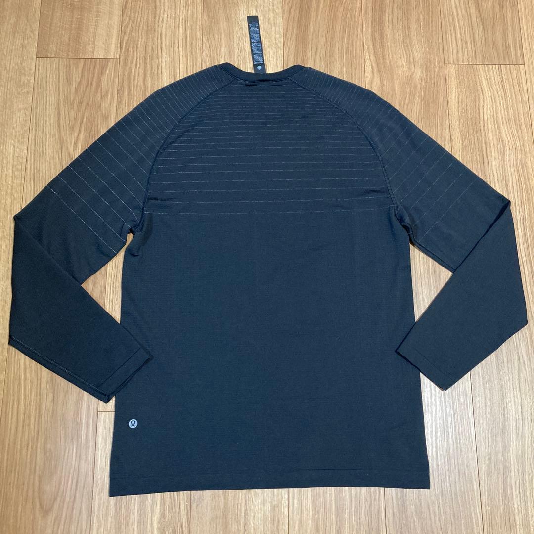 未使用、人気！ルルレモン　黒　長袖T 伸縮性　吸汗速乾　スリムライン　ユニS