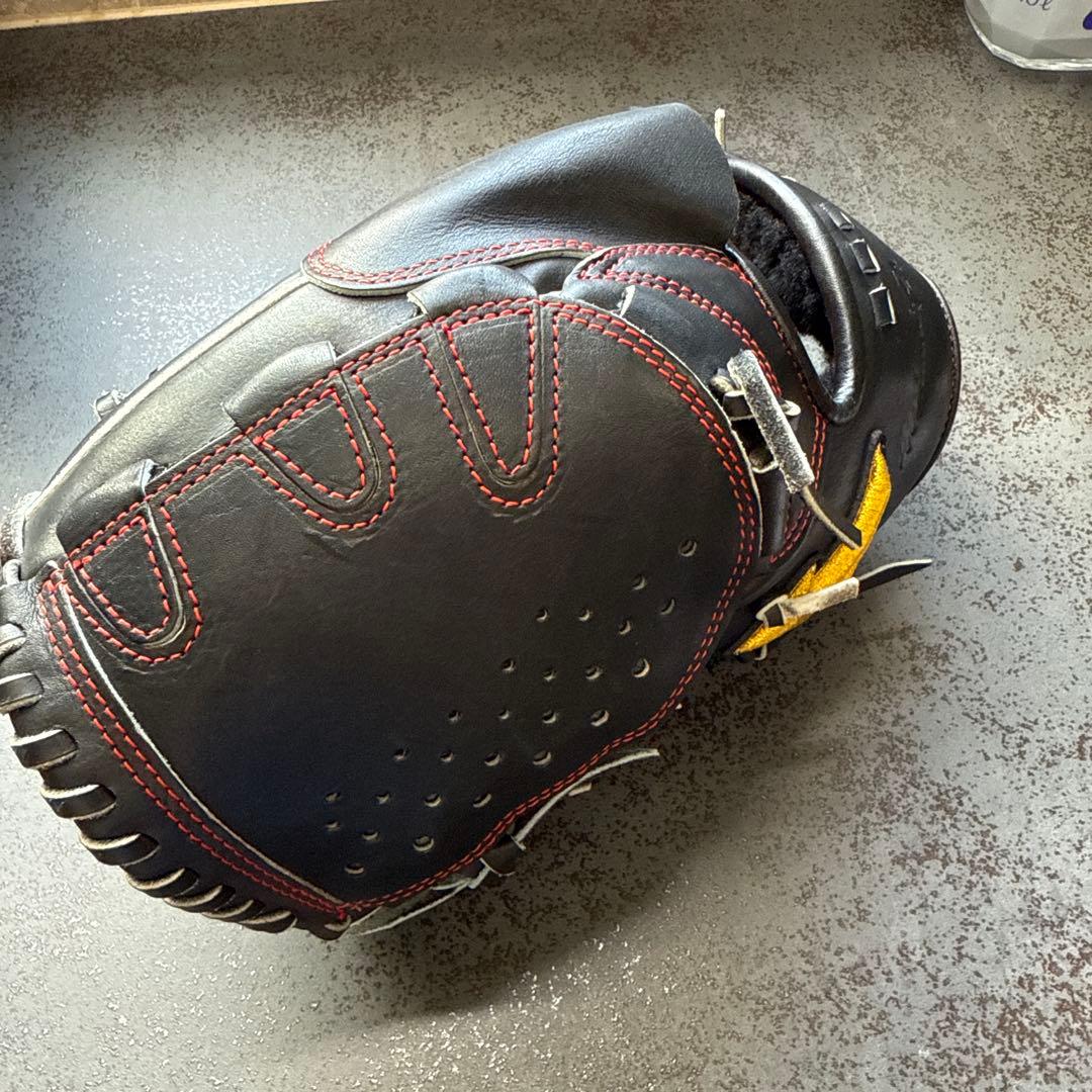 Mizuno Pro 軟式グローブ 黒/赤　左手用