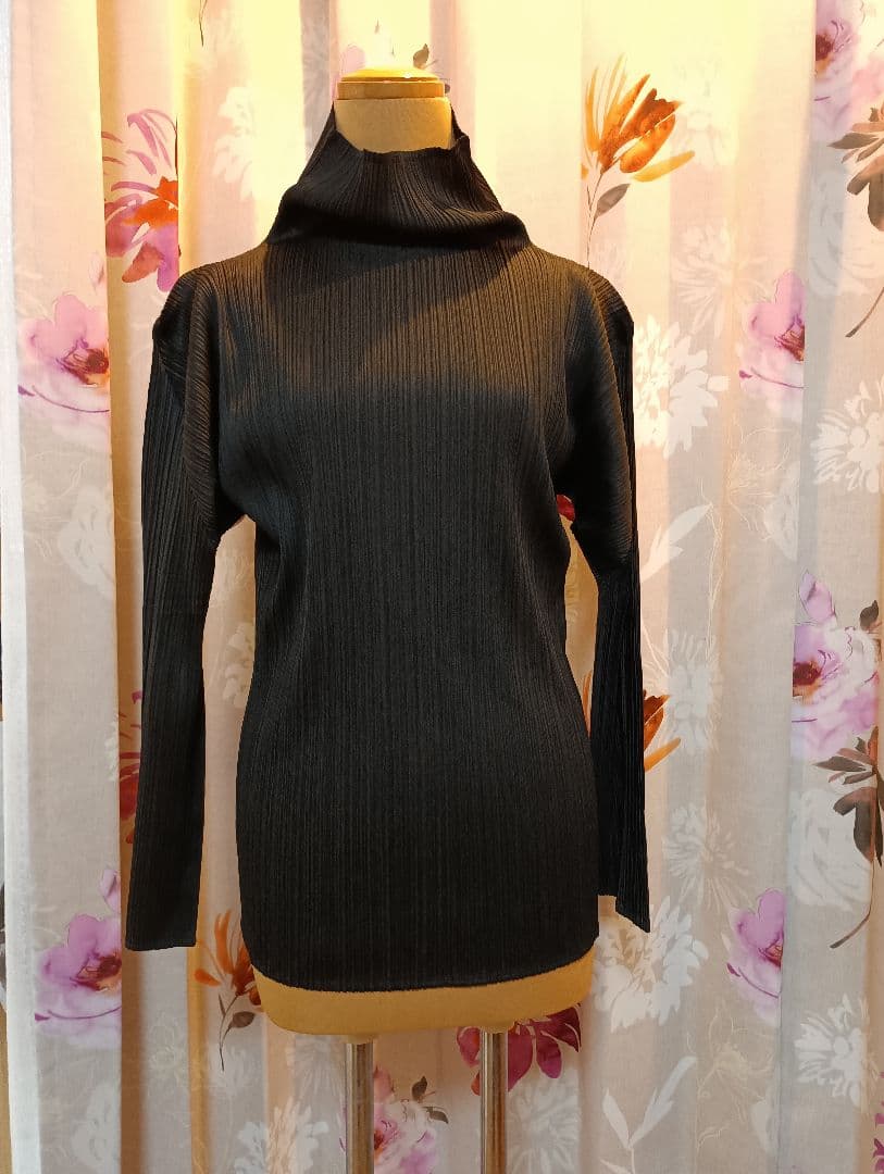 ISSEY MIYAKE ブラックタートルネック　黒