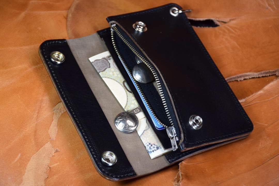 ホースバット MARYAM社　トラッカーウォレット　ミドルサイズ　黒　茶芯