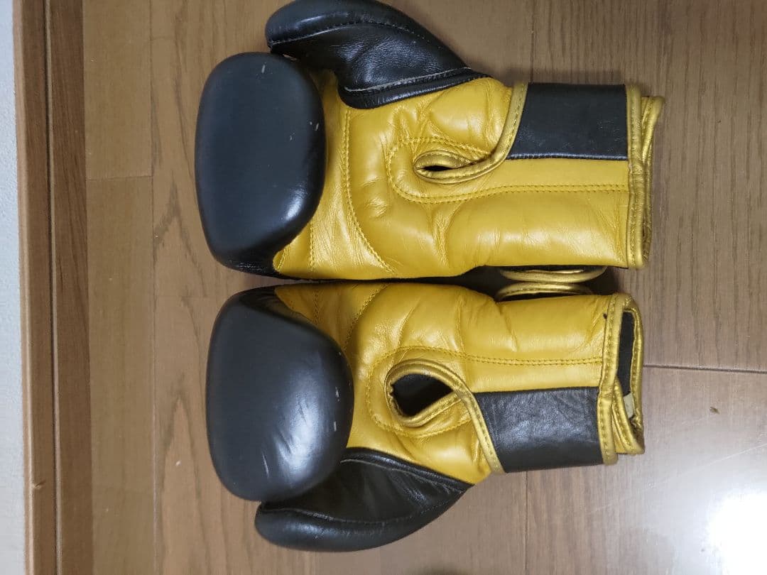 ボディメーカーボクシンググローブ 4個セット ホワイト ブラック