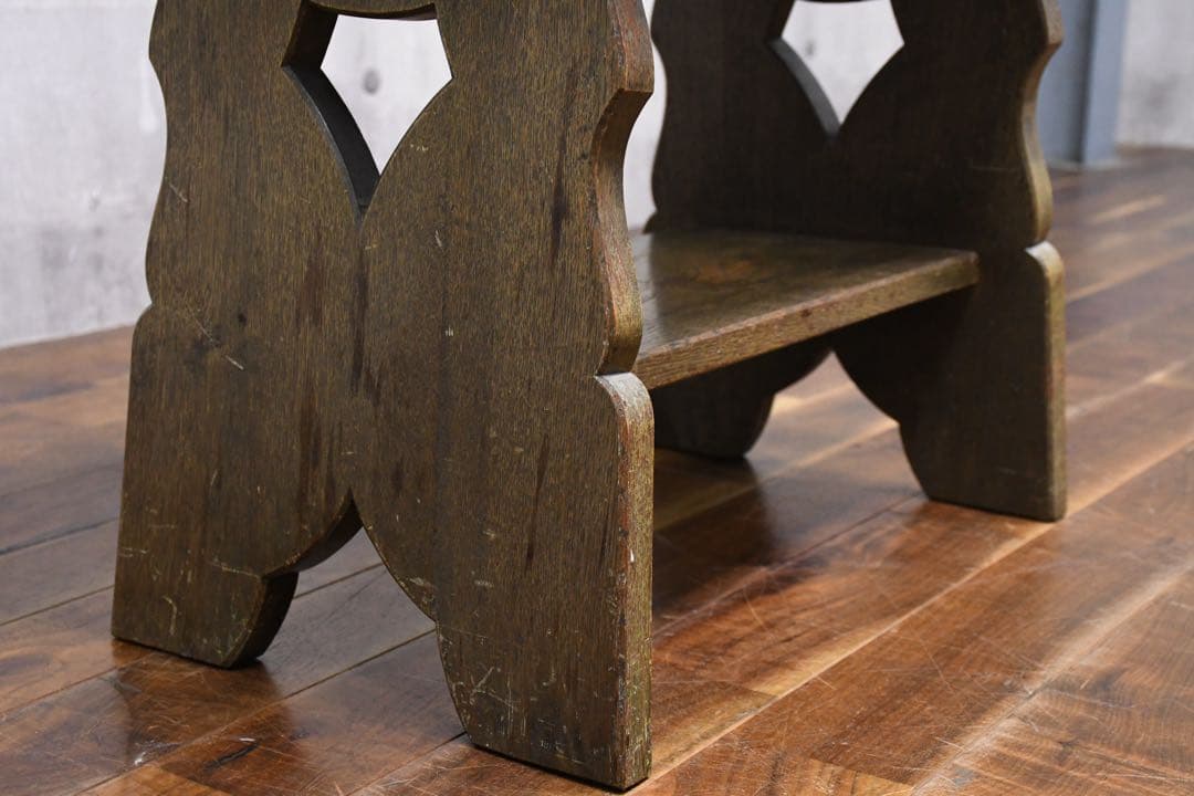 EIK67 神戸洋家具 伊藤家具 サイドテーブル オーク材 彫刻装飾 コーヒー