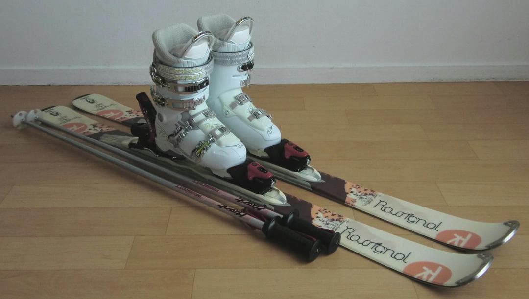 ■■送料無料■ROSSIGNOL■女性用スキー4点セット■板136/靴23.5■