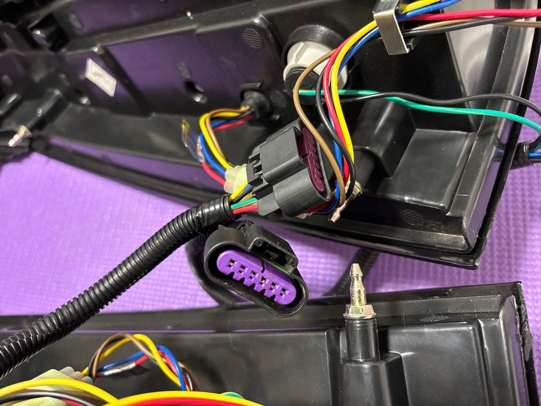 sas　エスカレード　テールライト