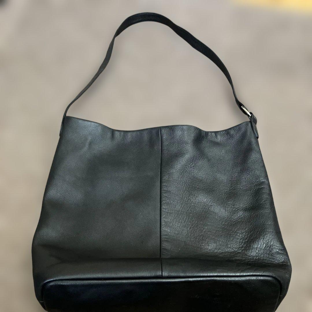 【russet】ソフトレザーワンショルダーバッグ　black