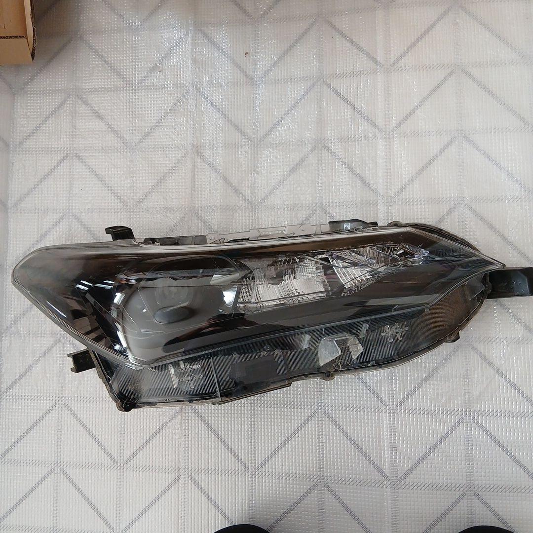 トヨタ　カローラフィルダー　運転席側ヘッドライト中古KOITO12-657