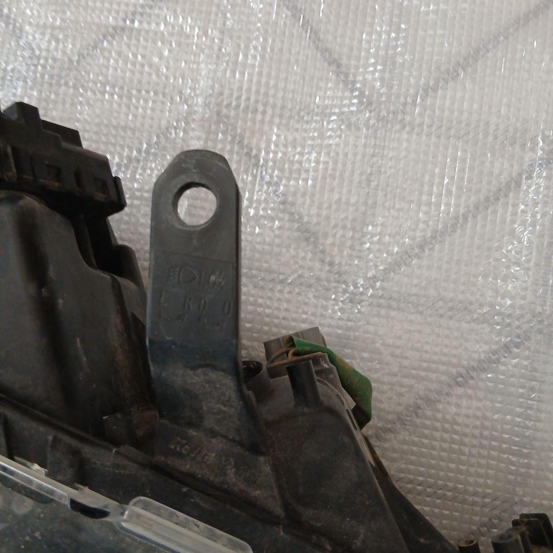 トヨタ　カローラフィルダー　運転席側ヘッドライト中古KOITO12-657