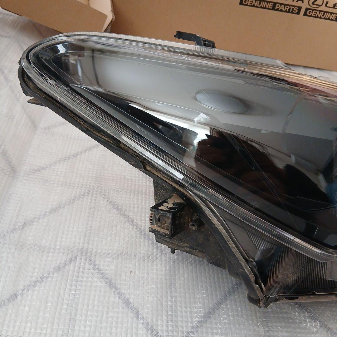 トヨタ　カローラフィルダー　運転席側ヘッドライト中古KOITO12-657