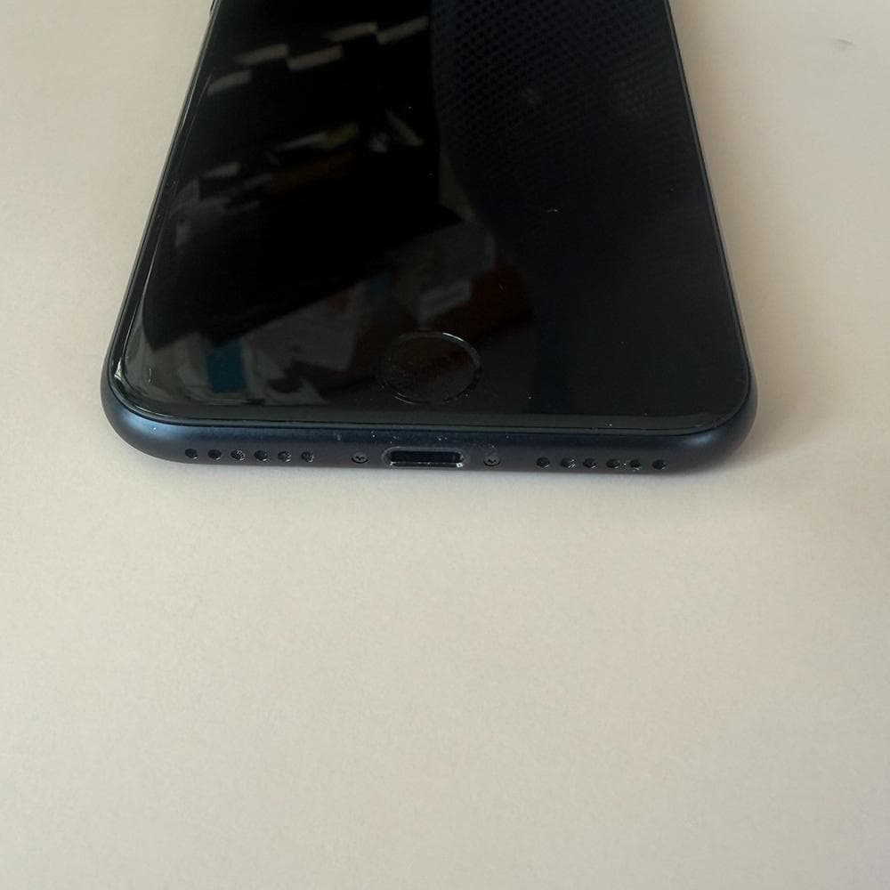 た*う様 美品 iPhoneSE 第3世代 SIMフリー ミッドナイト 64GB