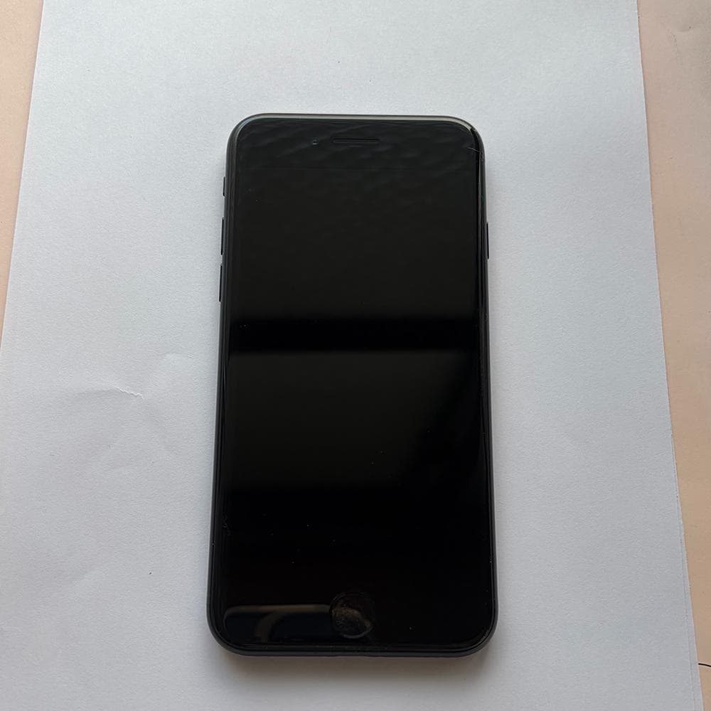 た*う様 美品 iPhoneSE 第3世代 SIMフリー ミッドナイト 64GB