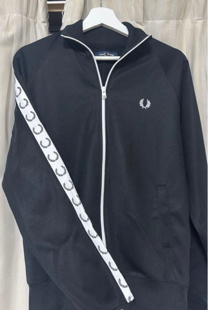 Fred Perry フレッドペリー　トラックジャケット　黒(Sサイズ)