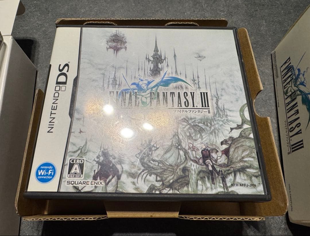 美品 NINTENDO DS LITE FF3 クリスタルエディション レア