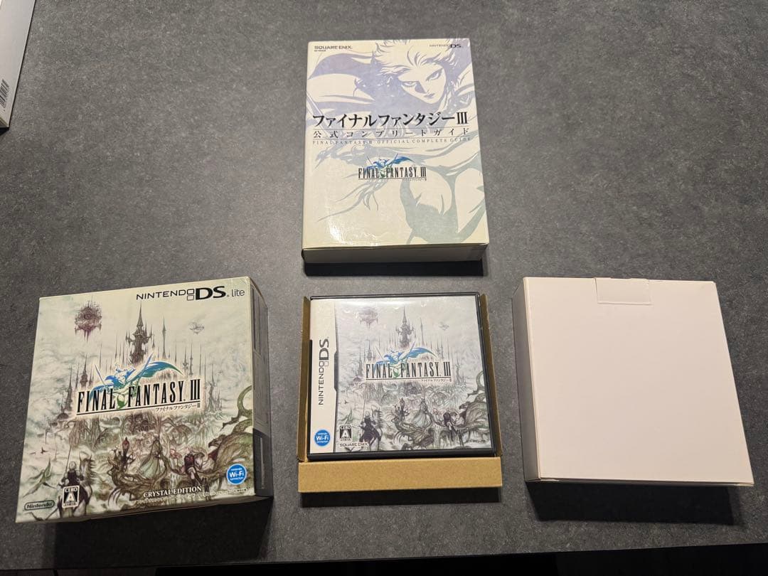 美品 NINTENDO DS LITE FF3 クリスタルエディション レア