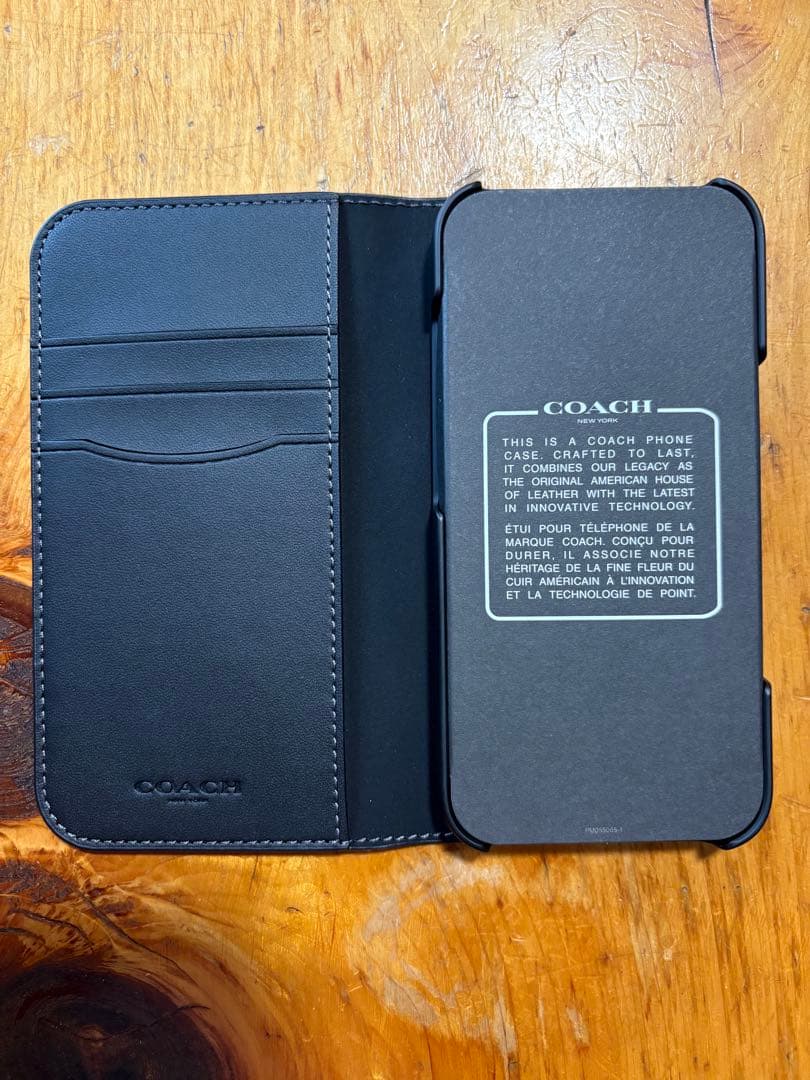 新品未使用　COACH iPhone16用　手帳型ケース