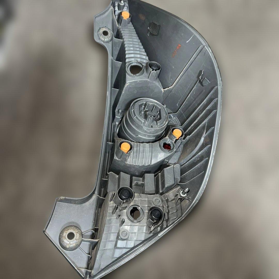 トヨタアクア（NHP10）前期型 純正テールカバー左右セット