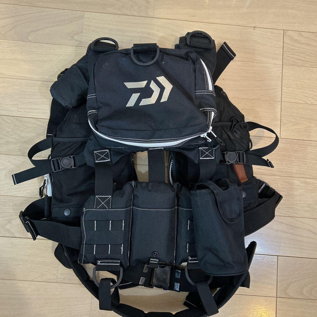 【美品】ダイワ ベンチクールゲームベストIV DF-6109 ライフジャケット