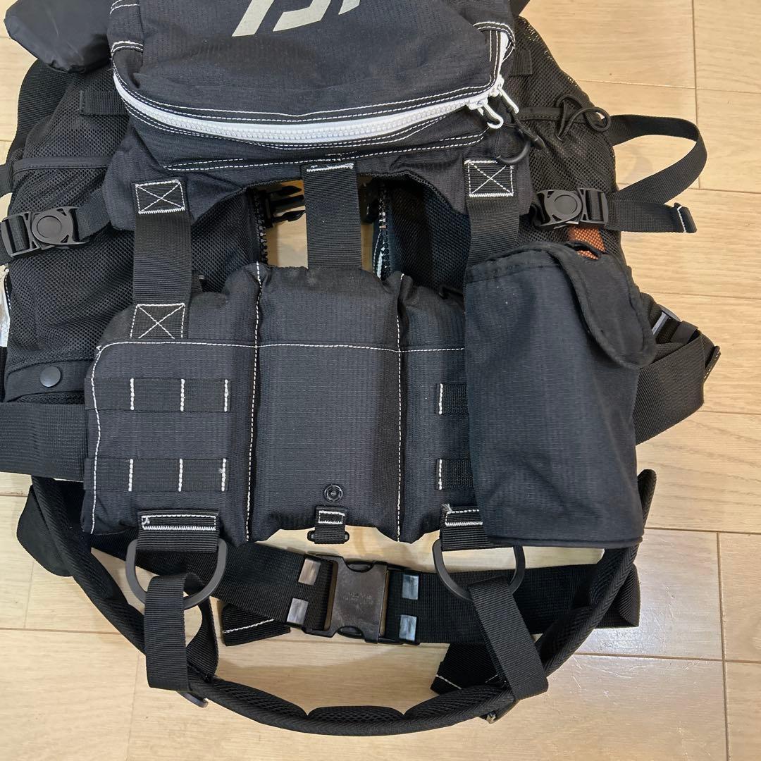 【美品】ダイワ ベンチクールゲームベストIV DF-6109 ライフジャケット